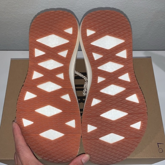 NWT No Bull Women's 7.5 Drive Knit shoes in dusty pink - Picture 3 of 4